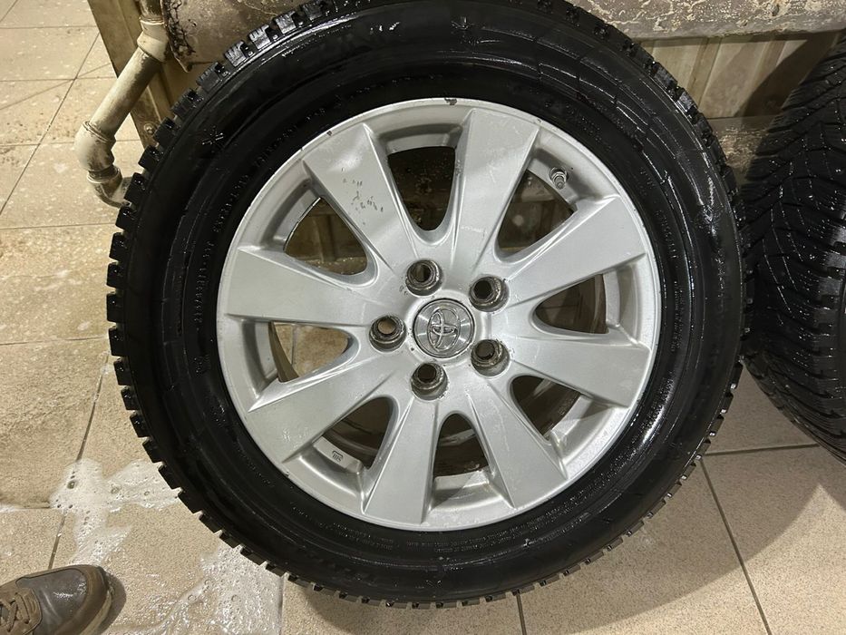Продам диски камри 40-45 вместе шипами