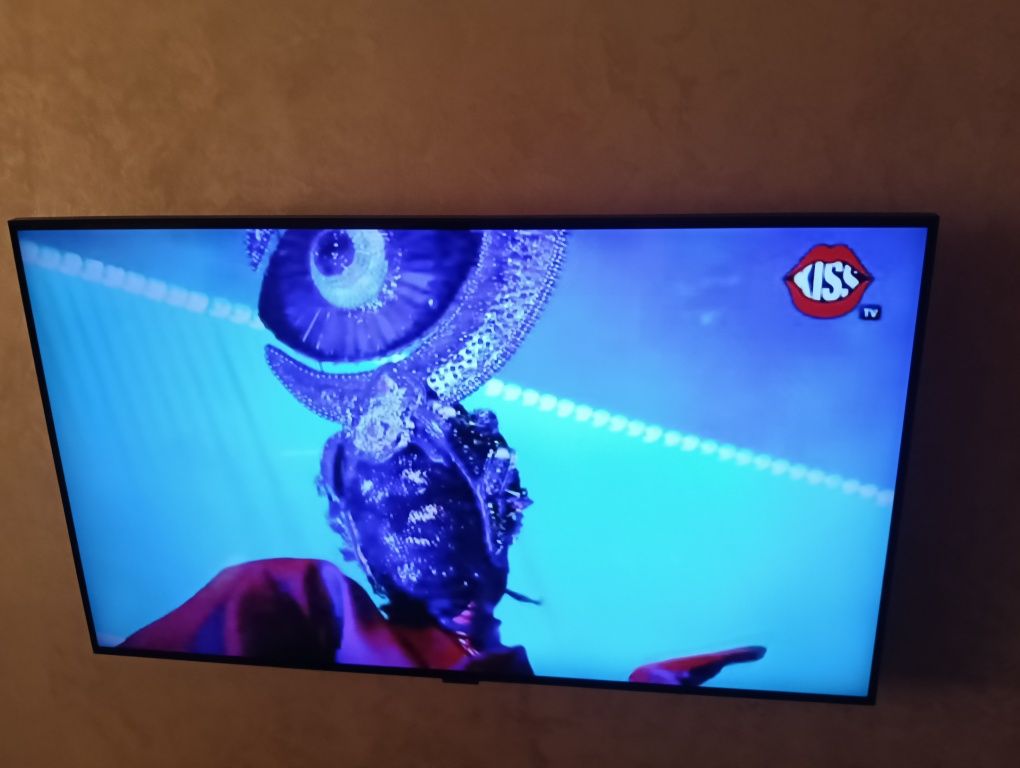 Televizor led Smart android Samsung cu diagonala de 110 cm.