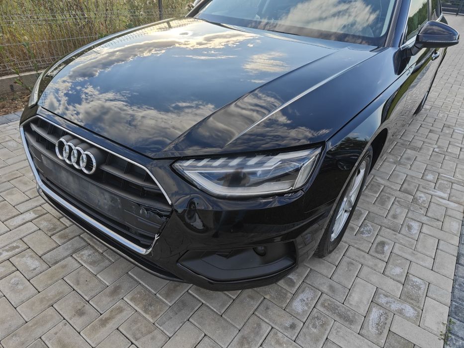 Audi A4 avariat ușor fata