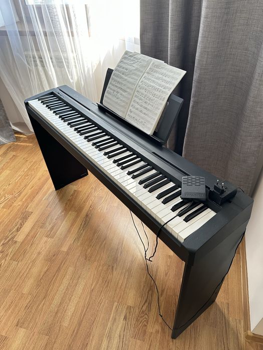 Цифровое Пианино Yamaha со стойкой
