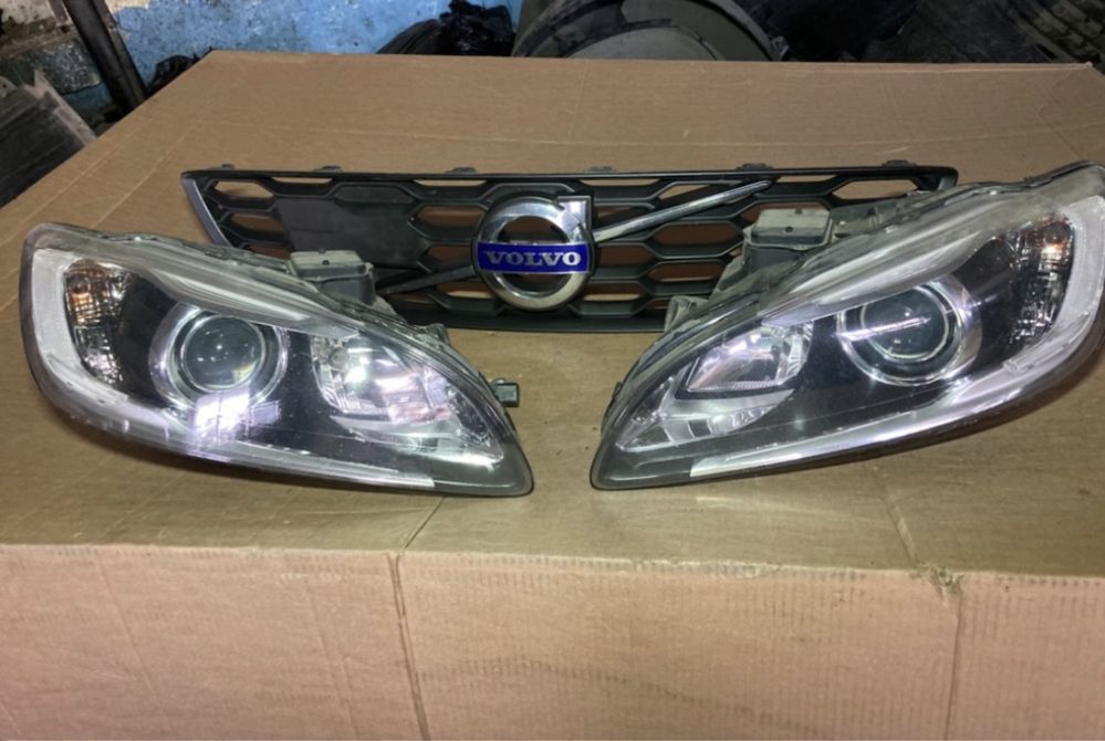 Far Volvo V60 S60 2 Facelift 2013 - 2017 faruri Stanga dreapta xenon