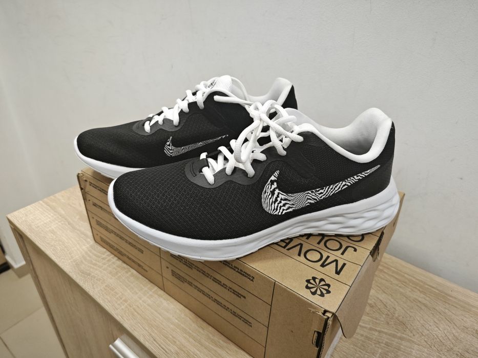 Дамски спортни маратонки Nike