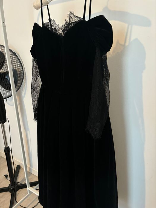 Rochie cu corset din catifea neagră facuta la comanda.