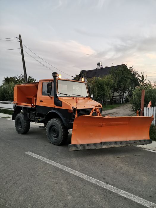 Unimog inmatriculat cu numere negre