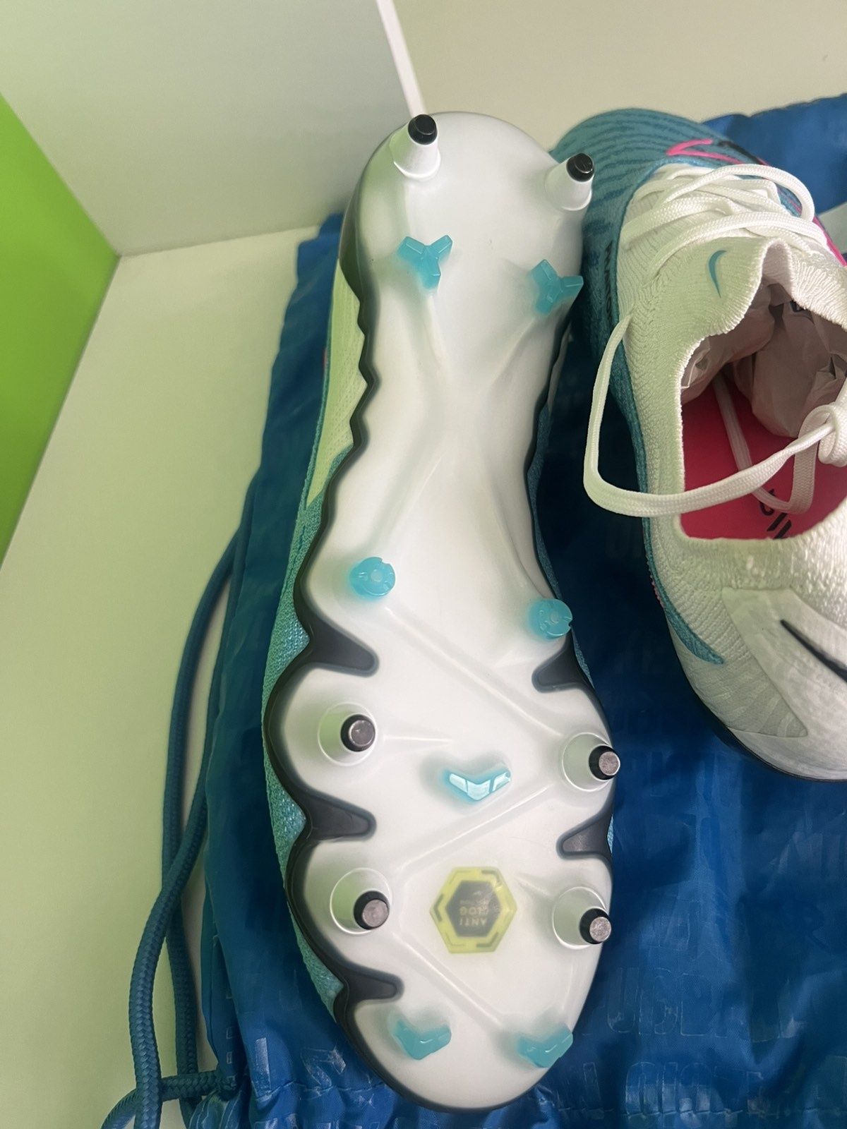 Професионални бутонки оригинални Nike Phantom GX 42,5 номер