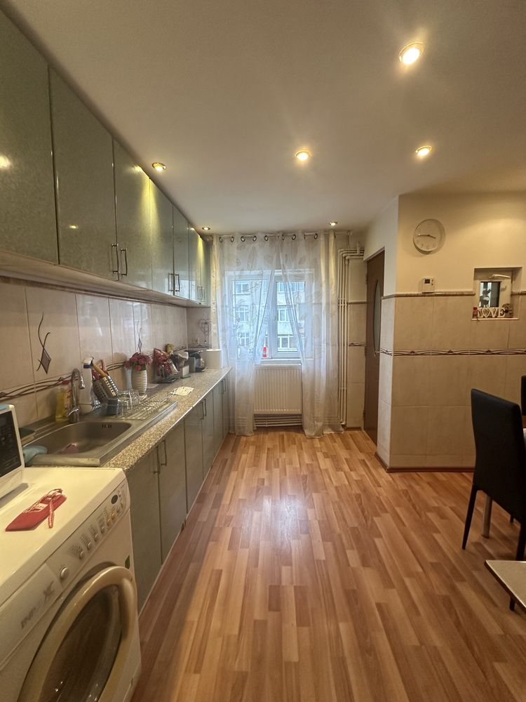 Apartament de vanzare zona Casa Cartii