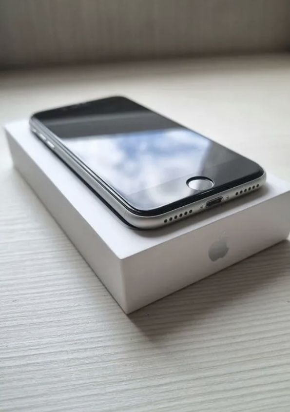 iPhone se память 256 срочно продаю