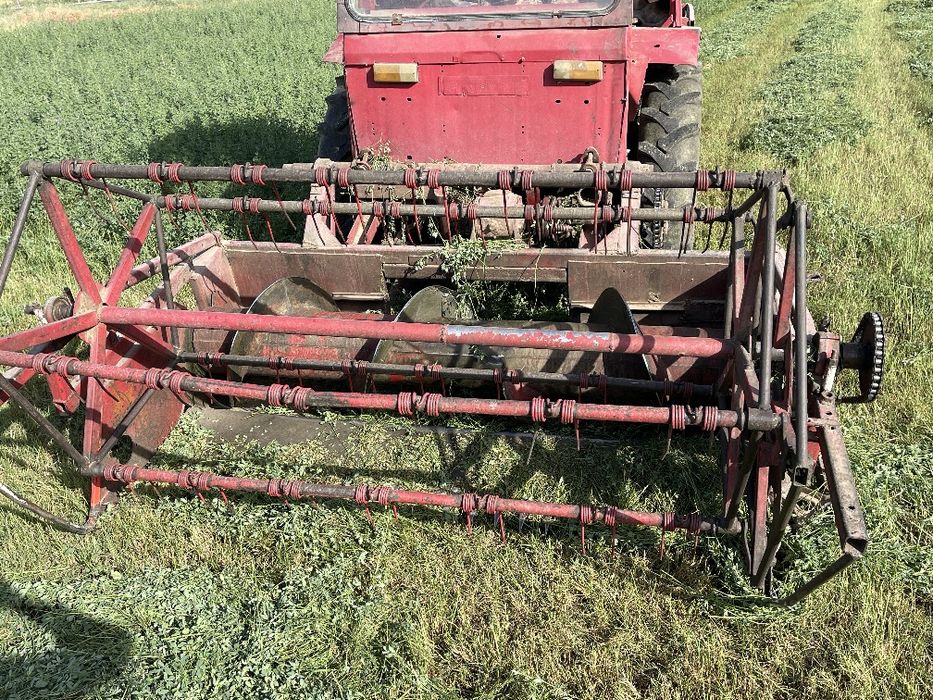 Traktor T12 Sotiladi