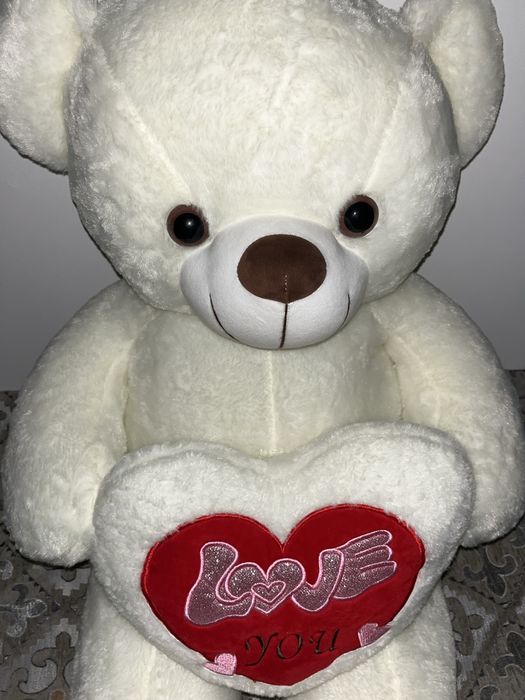 Белая мишка с сердечкой