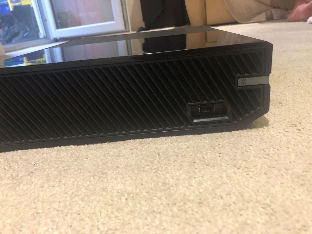 Vand / Schimb Xbox One + Controler