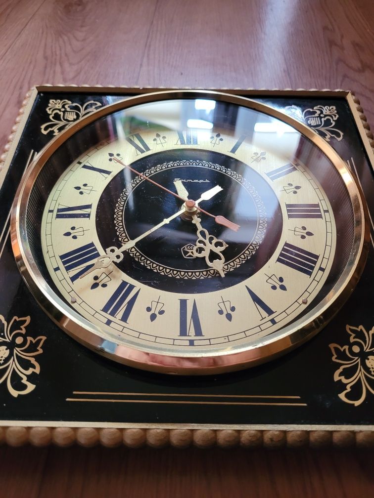 Часы настенные Янтарь времён СССР