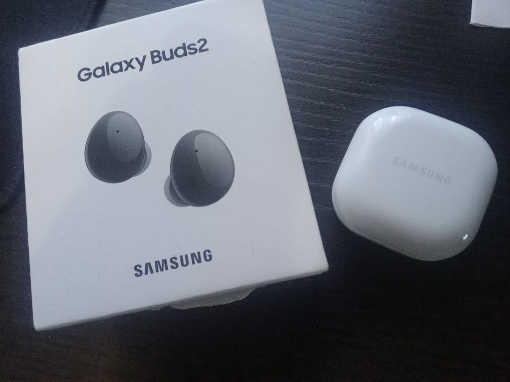 Vând Samsung galaxy buds 2 garanție 3 ani