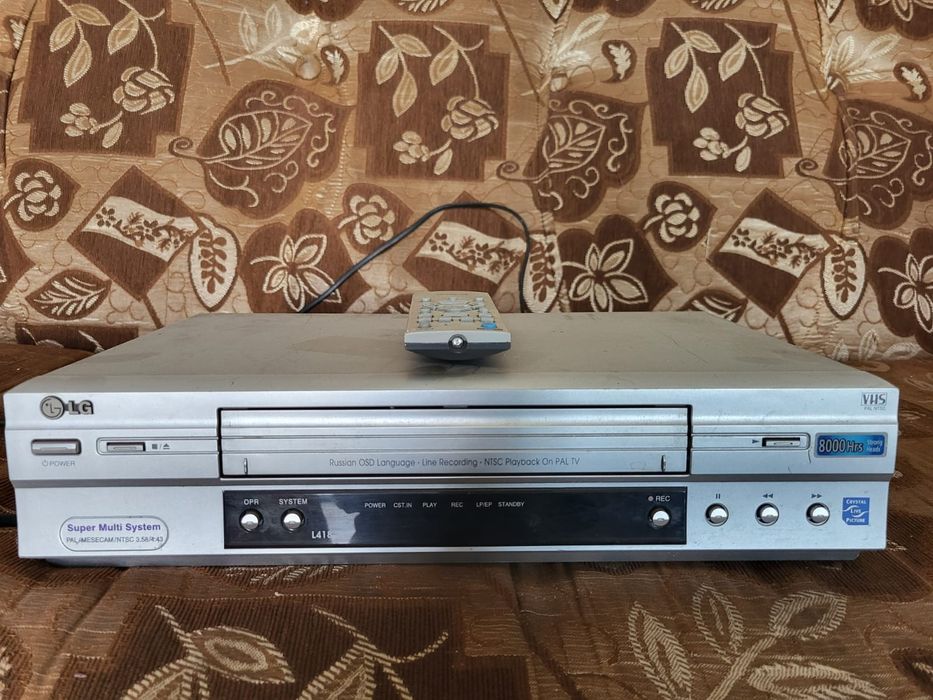 Продаётся видео магнитофон 5000т.