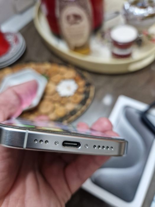 Vand/Schimb iPhone 15 Pro…full box