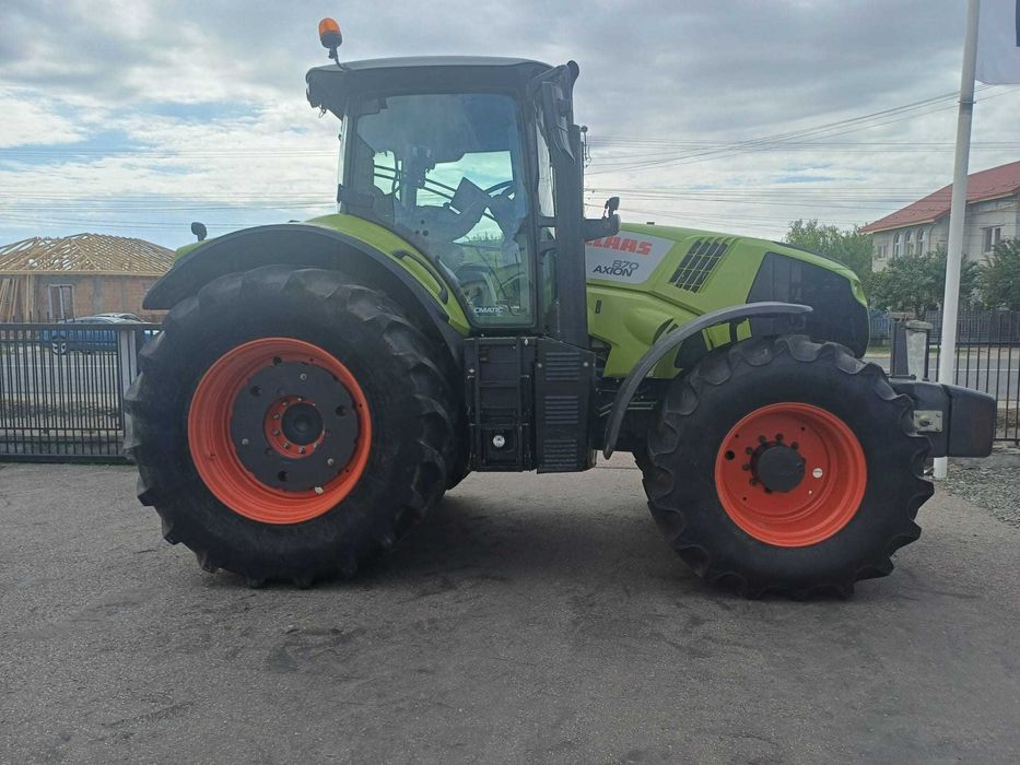 Tractor CLAAS Axion 870 CMATIC
