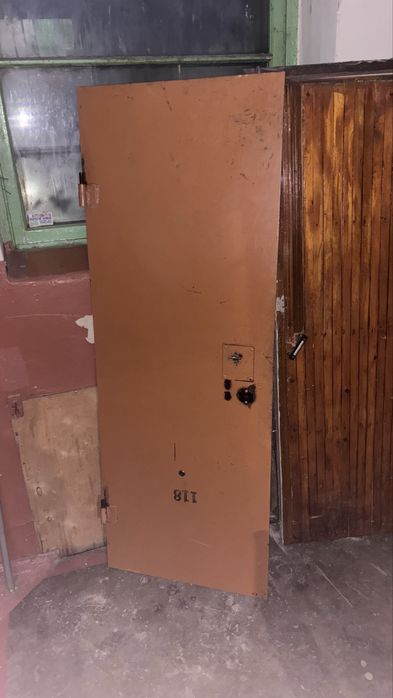 Продам входную металлическую дверь буу