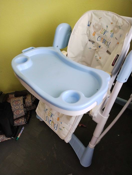 Бебешко столче за хранене и бонус залагали, гризалка и лигавници.