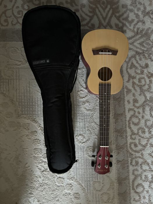 Укулеле с чехлом