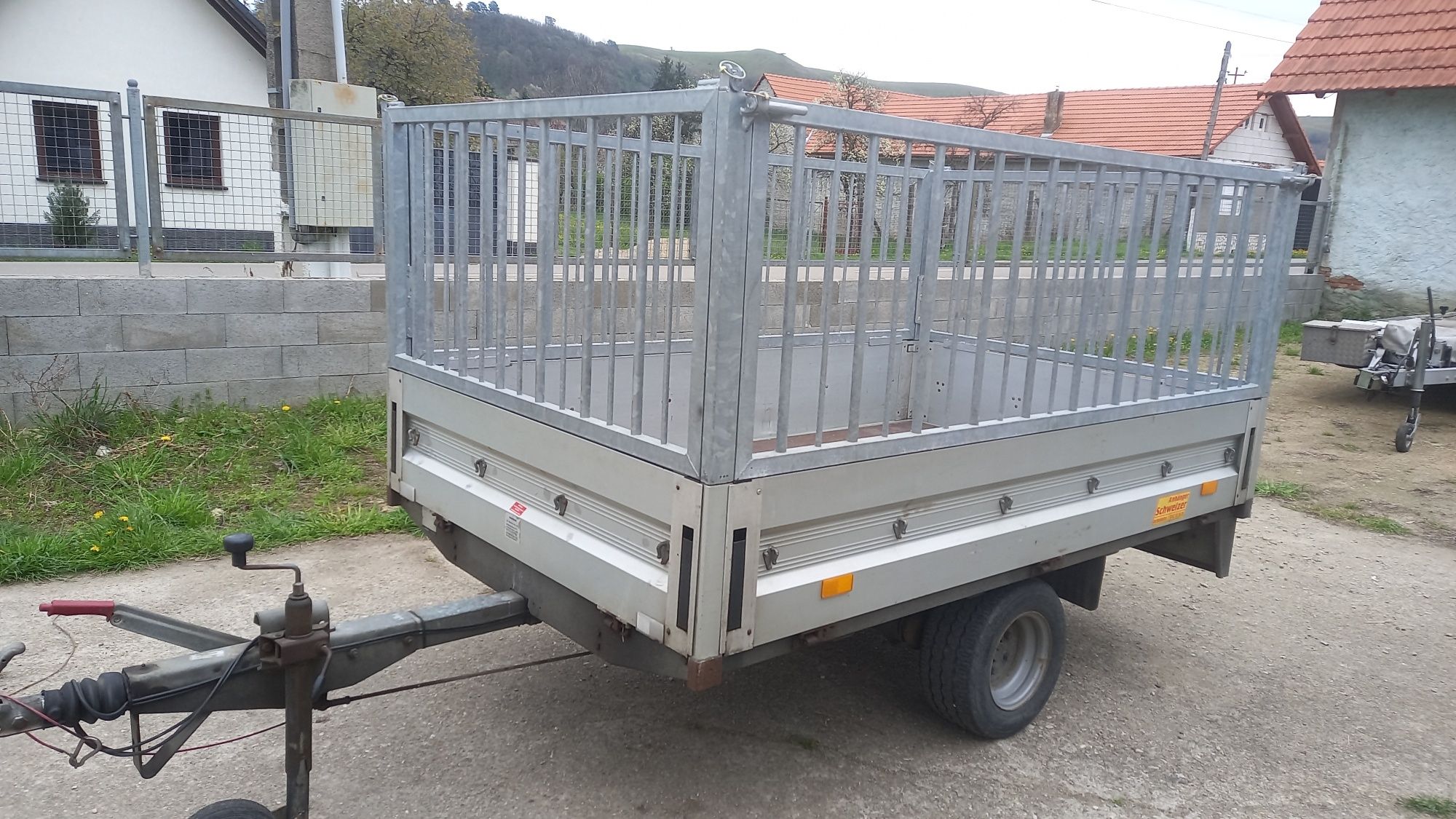 Remorca 1200kg platforma cu grilaj metalic