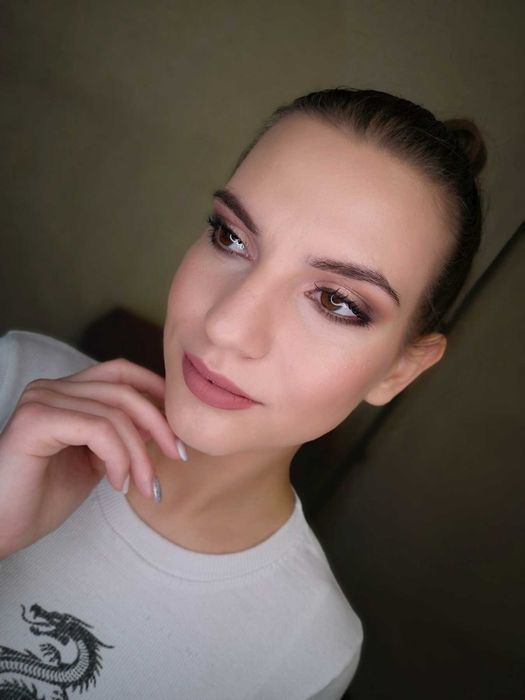 Гримьор предлага професионален грим по домовете