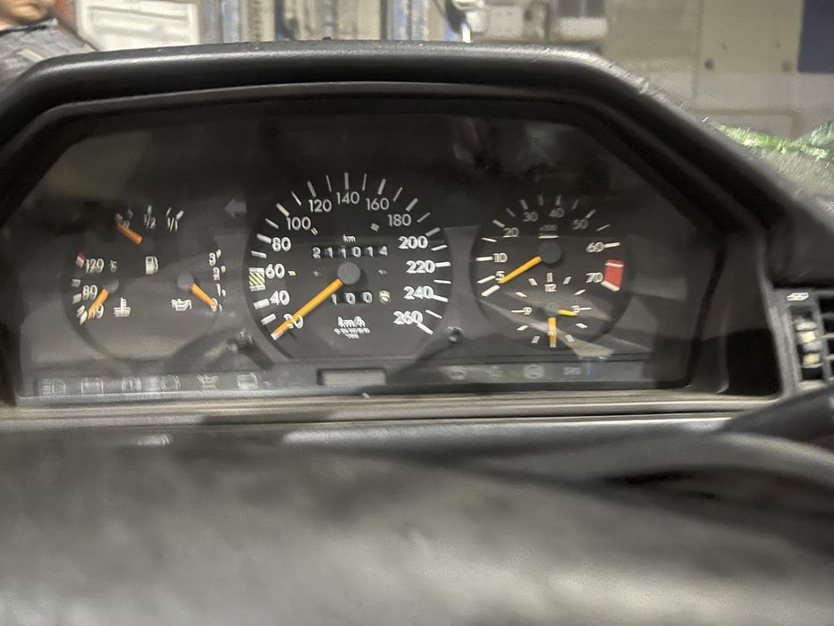 Щит приборов w124 E280 ешка