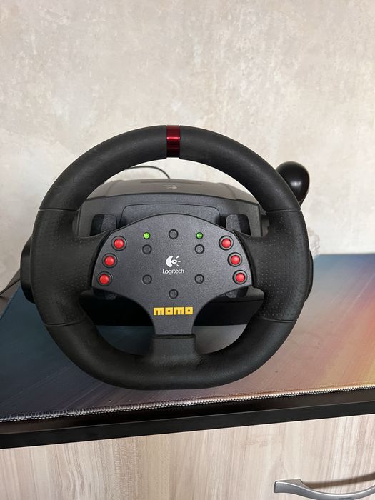 Волан на Logitech Momo