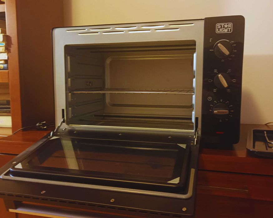 Cuptor electric Star Light cu termostat, convecție și timer, 2000W