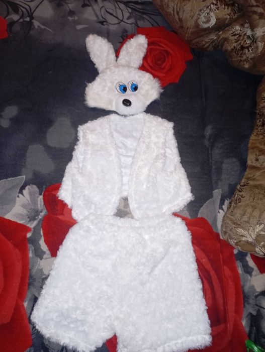 Костюм на мальчика новый Зайчик