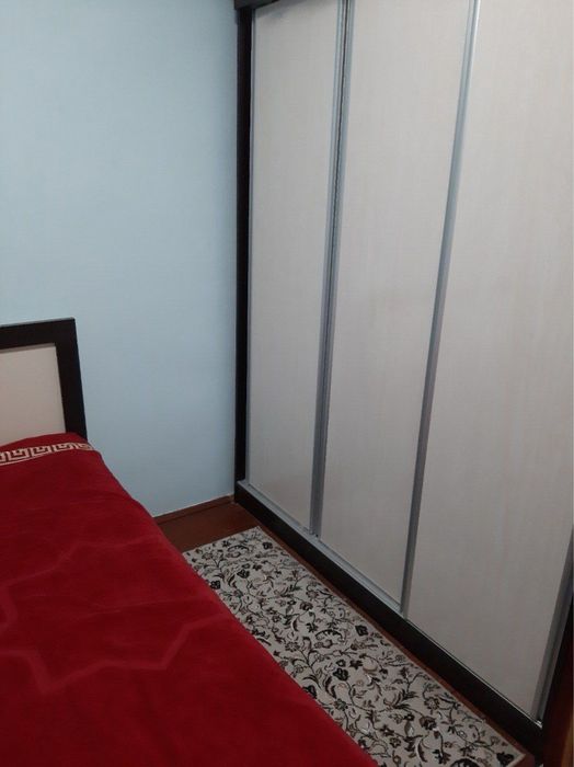 Срочно Продаётся 2 х комнатная квартира на 2 этаже в кирпичном доме .