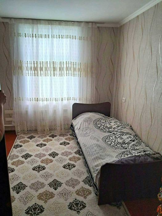 Катта  9.25 сотик ховли 5 хонали уйи б\н сотилади Кибрай рн рн Октябрь