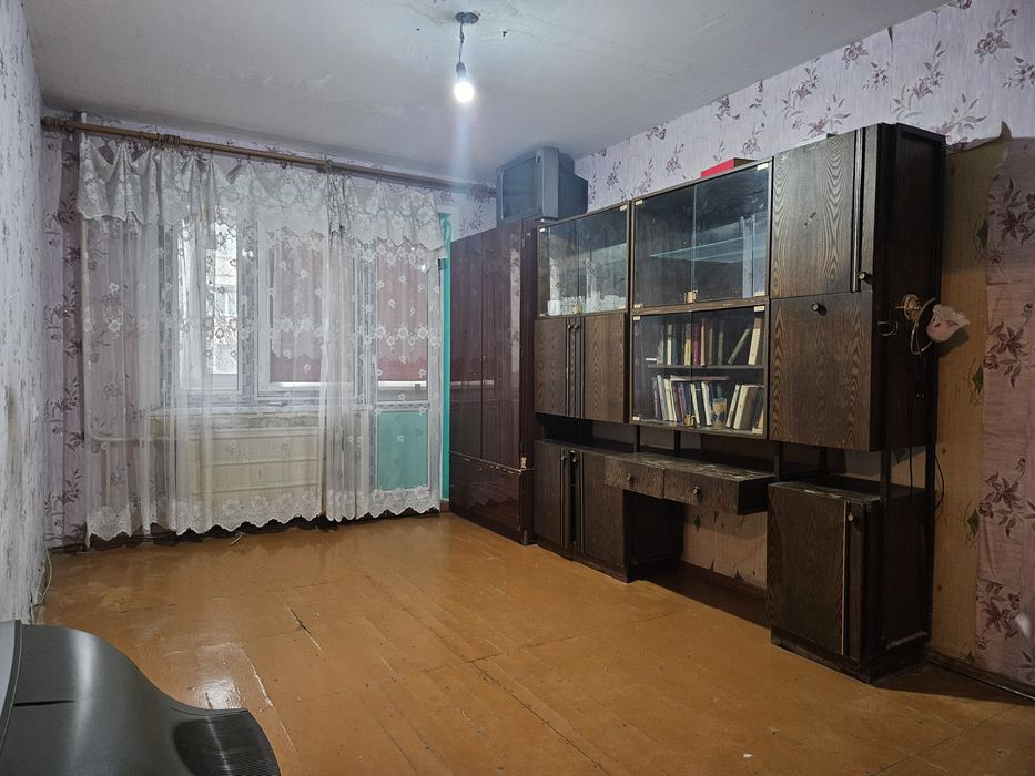 Продаётся 1ком кв р-он КазИИТУ, 3й этаж из 5