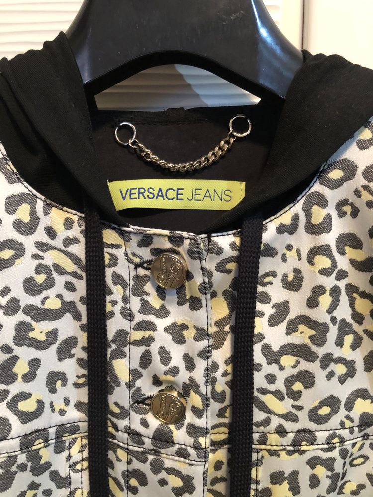 Versace jeans-100% оригинално якенце