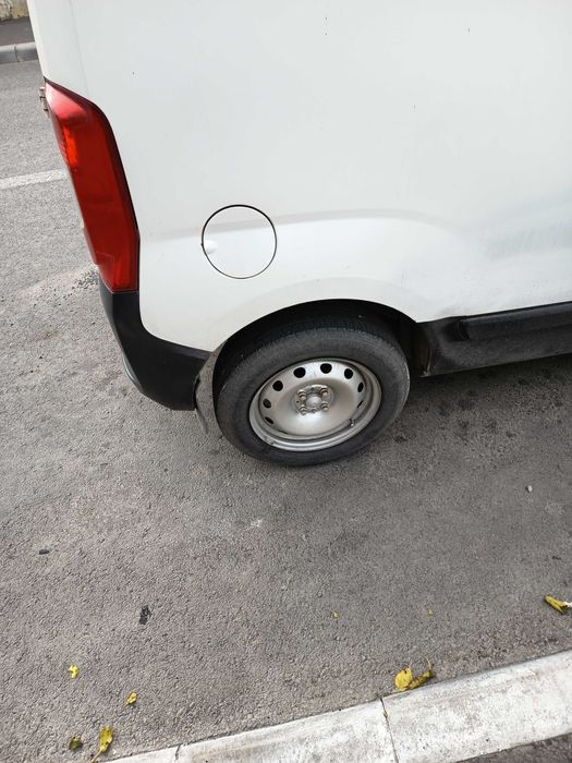 Vând autoutilitara Citroen nemo stare foarte bună motor 1.4benzină2012