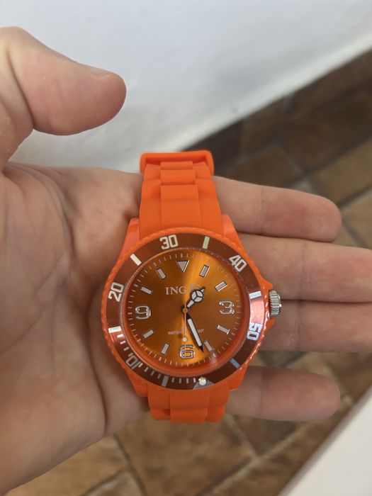 Ceas de mână electronic