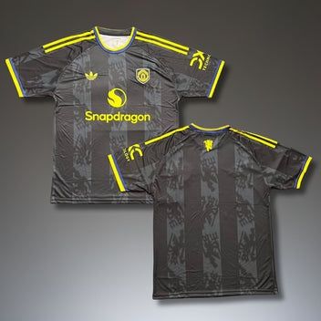 Футболна фланелка на Манчестър Юнайтед сезон 25/26 нов модел!