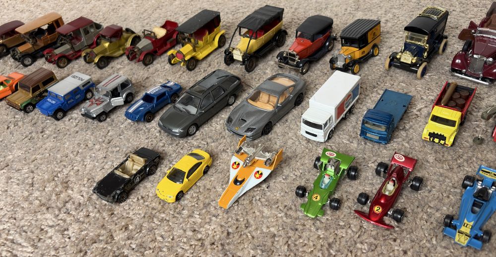 Лот от 35 метални колички matchbox majorette и др.