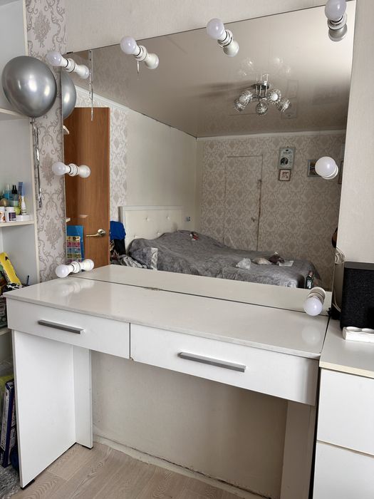 Визажный стол/в салон и для дома