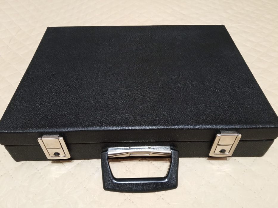 Для любителей советского декора.Продается   винтажный  портфель " Дип