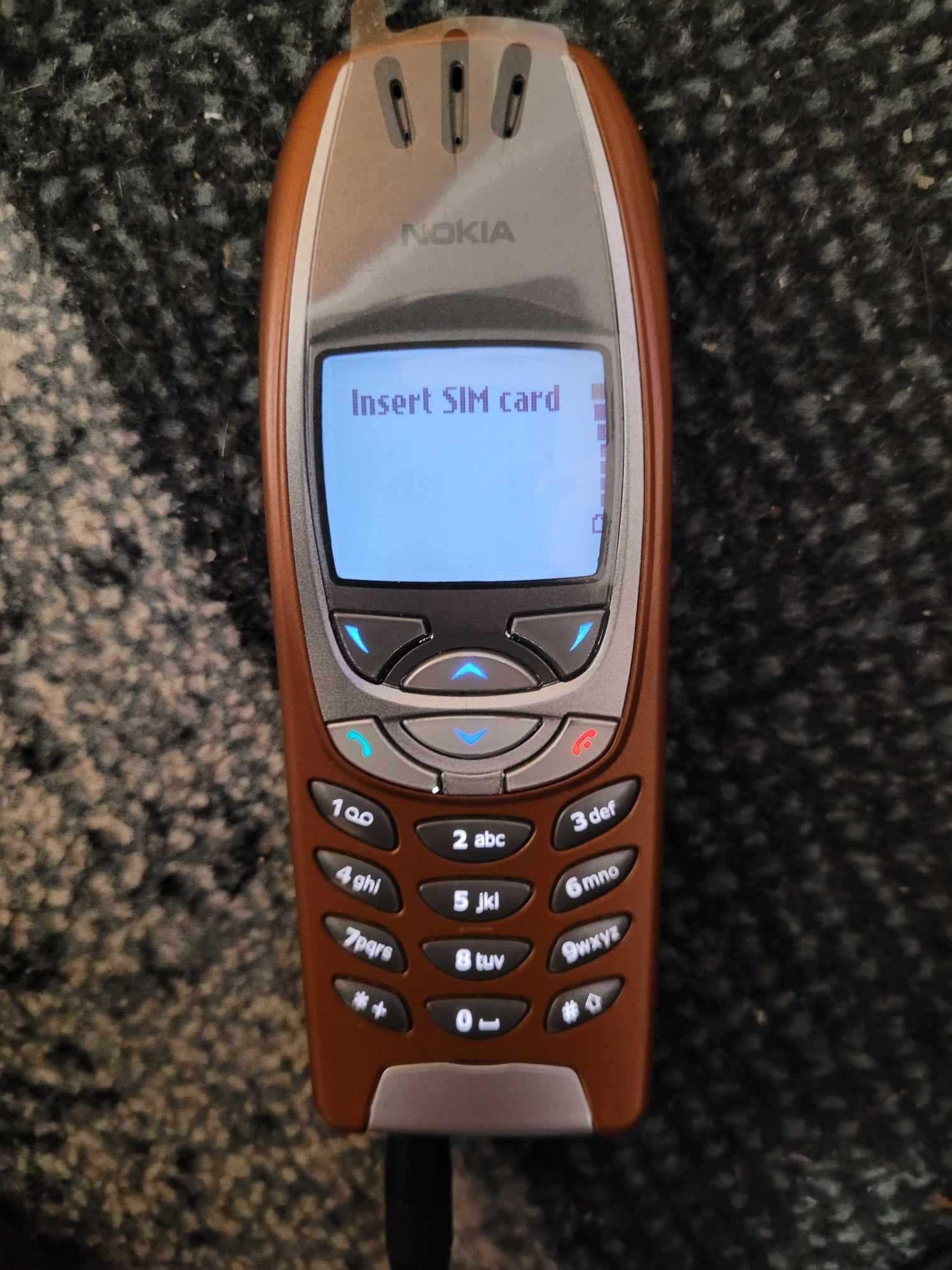 Vand Nokia 6310i cu baterie si carcasa noua