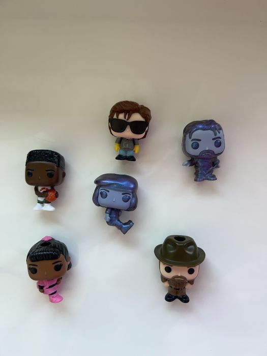 Игрушки киндеры очень странные дела