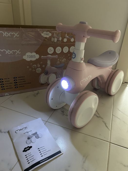 Bicicleta MOMI care face baloane