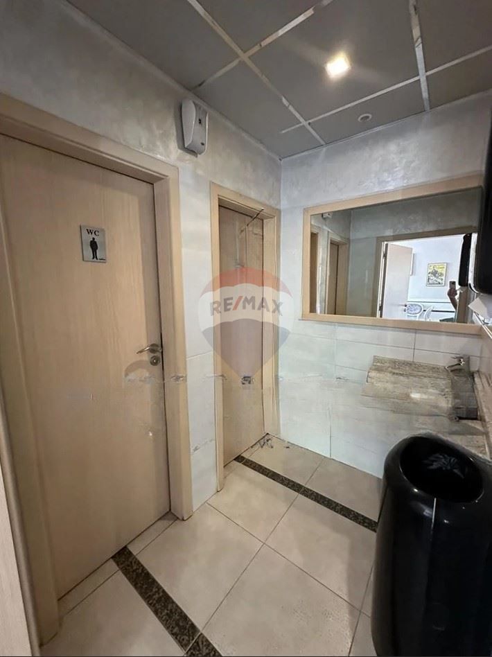 Дава се под наем Заведение в Варна, Базар Левски - 246 кв.м за 2550 € - Снимка #1
