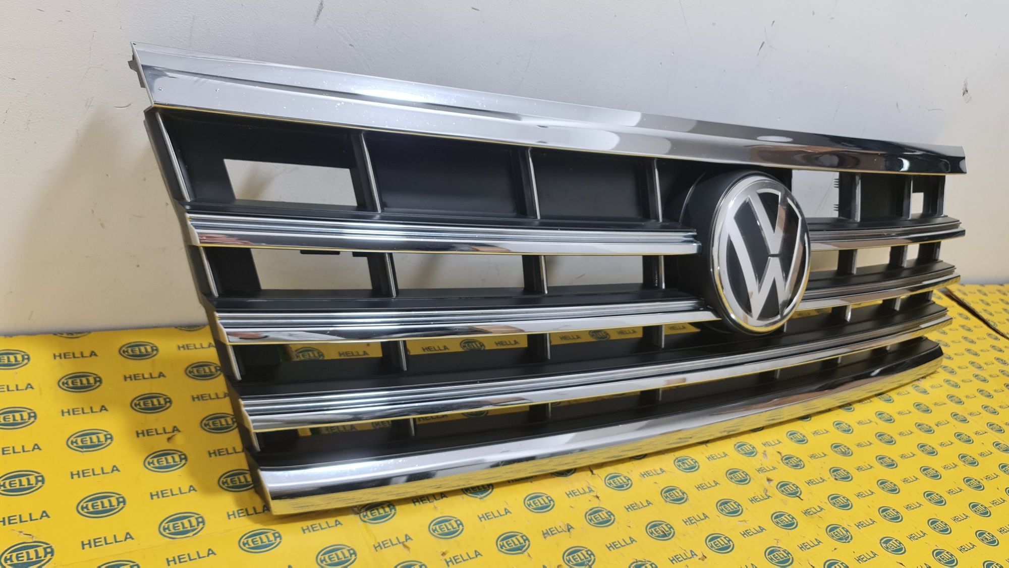 Grila bara fata masca radiator far VW Touareg 3 760 7cr emblema radar
