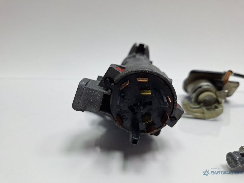 Contact de pornire cu cheie si butuci VOLKSWAGEN PASSAT 3B3 2000 - 2005 1.6 1.6 ALZ 4B0905851A , 3B0827573G