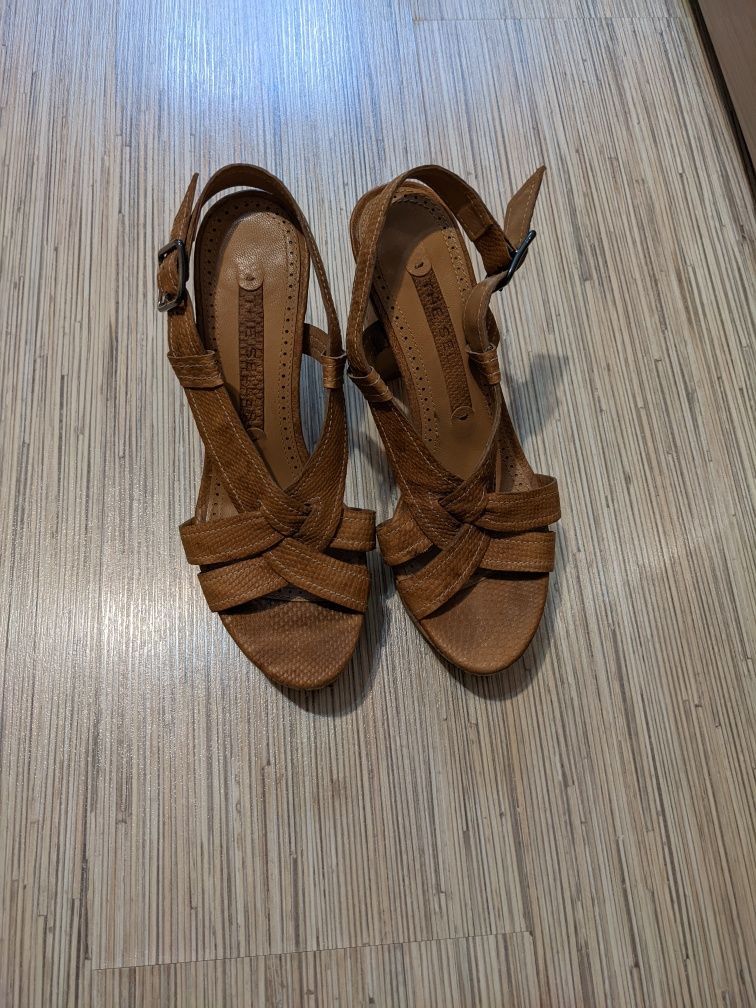 Vând sandale piele naturală The Seller, marimea 35, 22 cm