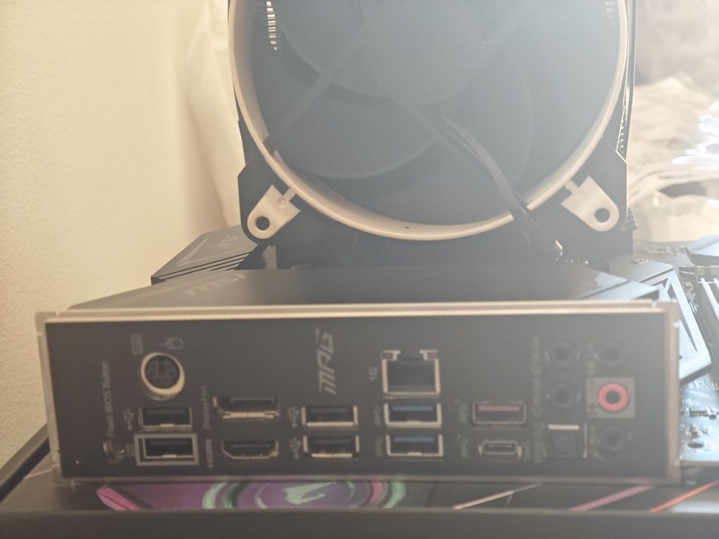(Резервирана) 5600x + B550 + 32GB RAM + 512NVme + Охлаждане