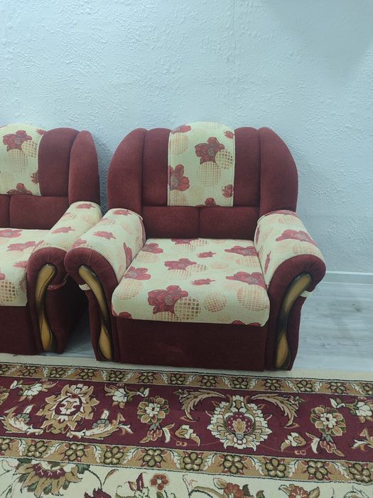 Продается диван угловой и кресло