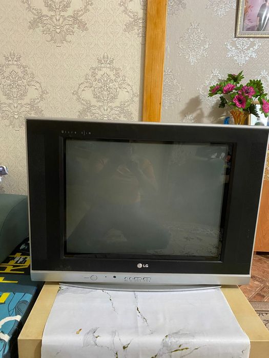 Продам телевизор LG