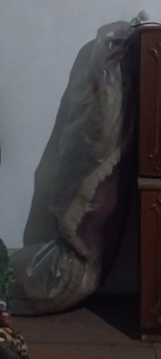 Продам ковер красного цвета