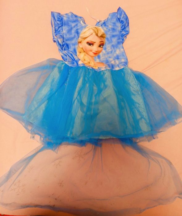 Рокля на Елза със шлейф  за 7г.